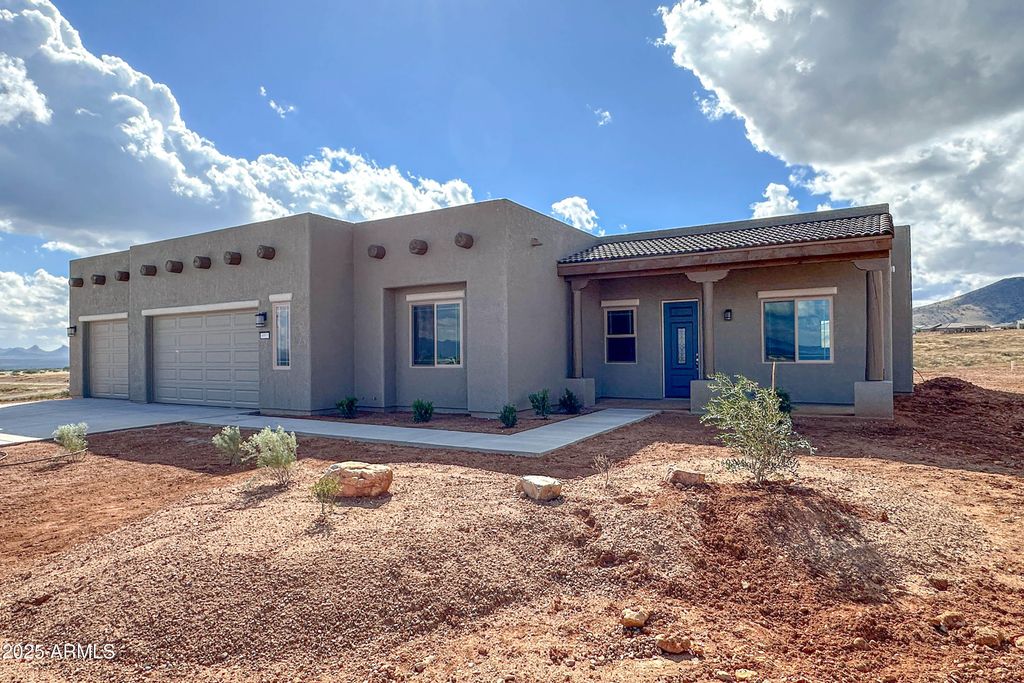 6953 E Vaquero Circle Lot 251, Hereford, AZ 85615