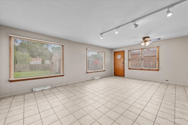 29 S Weston Avenue, Elgin, IL 60123