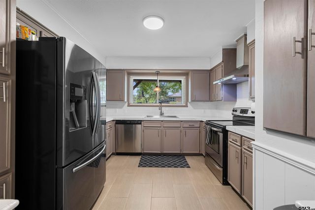 14553 Stone Creek Drive, Tyler, TX 75709