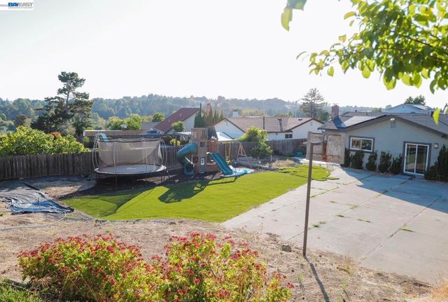828 Coral Dr, Rodeo, CA 94572