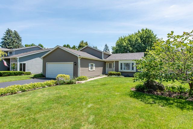 17505 W Woodland Drive, Grayslake, IL 60030