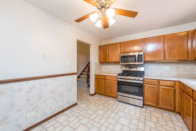 17505 W Woodland Drive, Grayslake, IL 60030