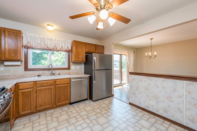 17505 W Woodland Drive, Grayslake, IL 60030