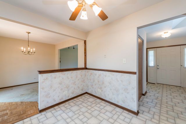 17505 W Woodland Drive, Grayslake, IL 60030