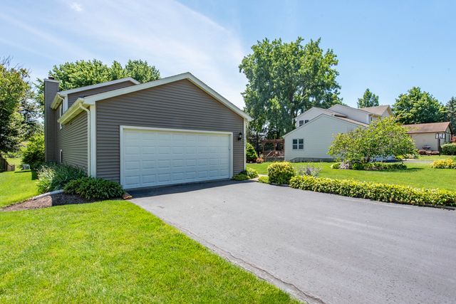 17505 W Woodland Drive, Grayslake, IL 60030