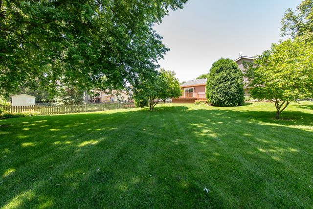 17505 W Woodland Drive, Grayslake, IL 60030