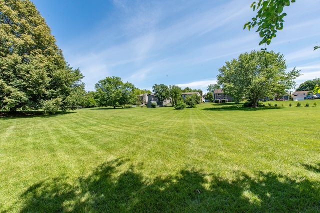 17505 W Woodland Drive, Grayslake, IL 60030