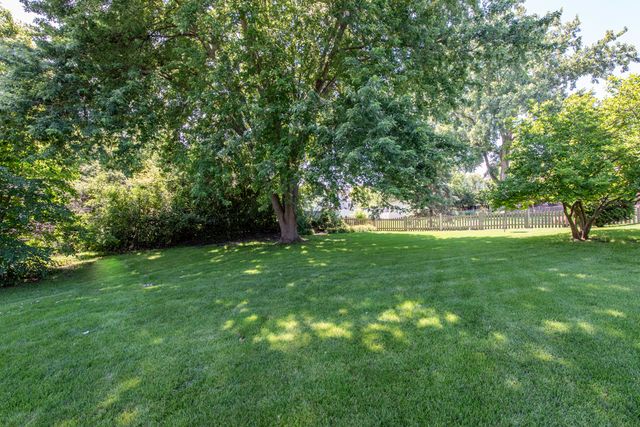 17505 W Woodland Drive, Grayslake, IL 60030