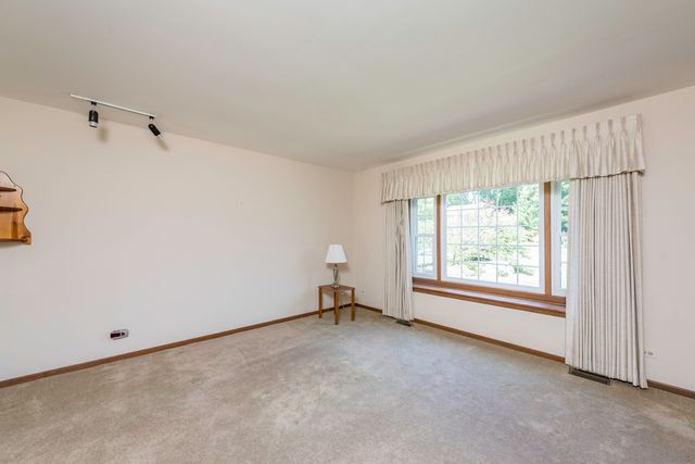 17505 W Woodland Drive, Grayslake, IL 60030