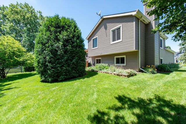 17505 W Woodland Drive, Grayslake, IL 60030