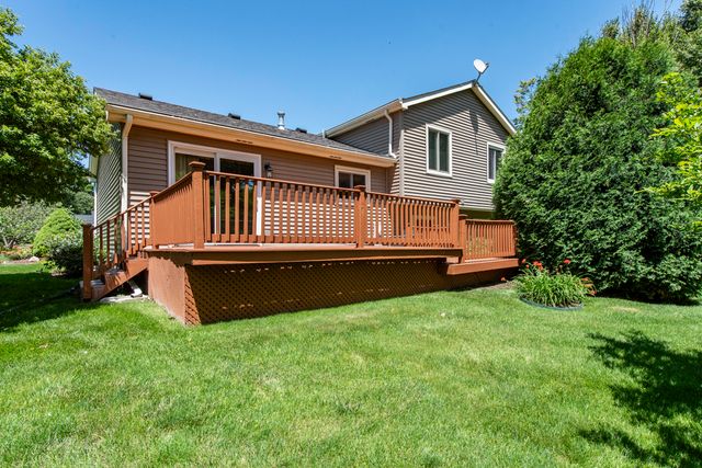 17505 W Woodland Drive, Grayslake, IL 60030