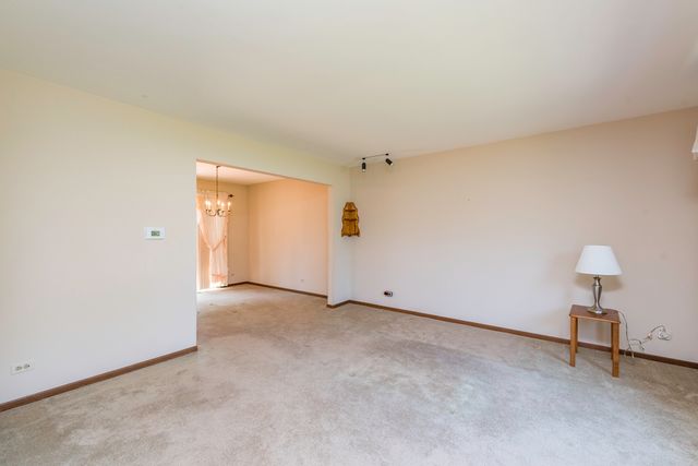 17505 W Woodland Drive, Grayslake, IL 60030
