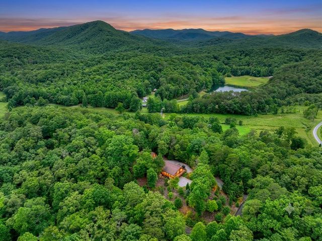 536 Delta Way, Blue Ridge, GA 30513