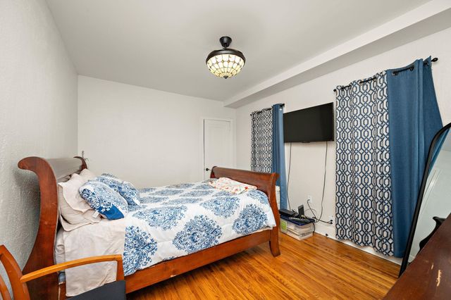 1110 Thomas Avenue N, Minneapolis, MN 55411