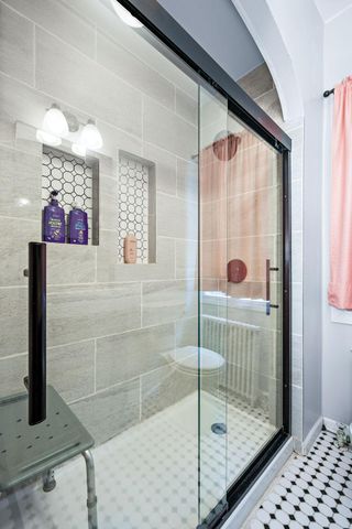 1110 Thomas Avenue N, Minneapolis, MN 55411