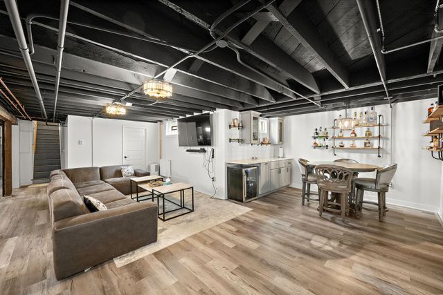 1110 Thomas Avenue N, Minneapolis, MN 55411