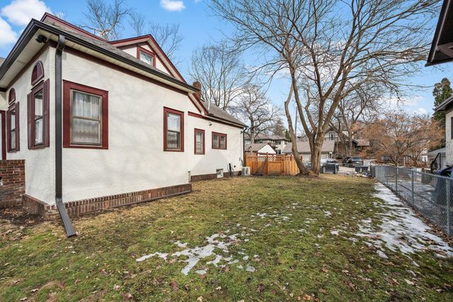 1110 Thomas Avenue N, Minneapolis, MN 55411