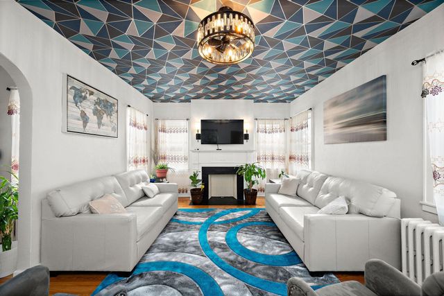 1110 Thomas Avenue N, Minneapolis, MN 55411