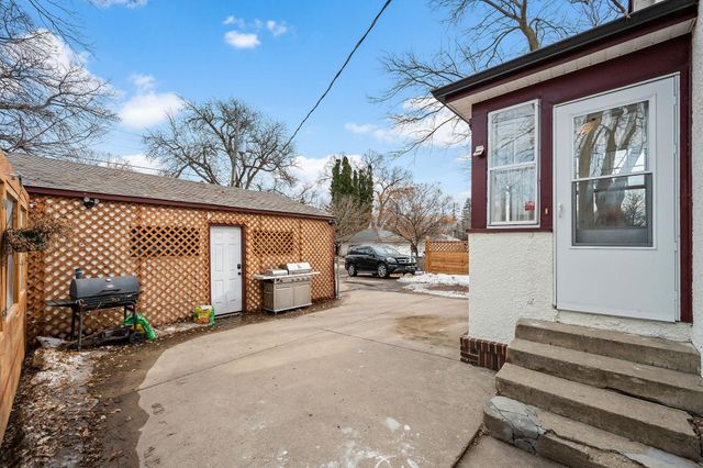 1110 Thomas Avenue N, Minneapolis, MN 55411