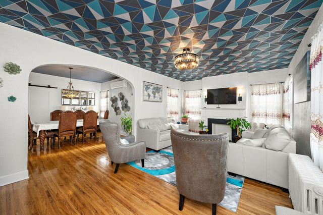 1110 Thomas Avenue N, Minneapolis, MN 55411