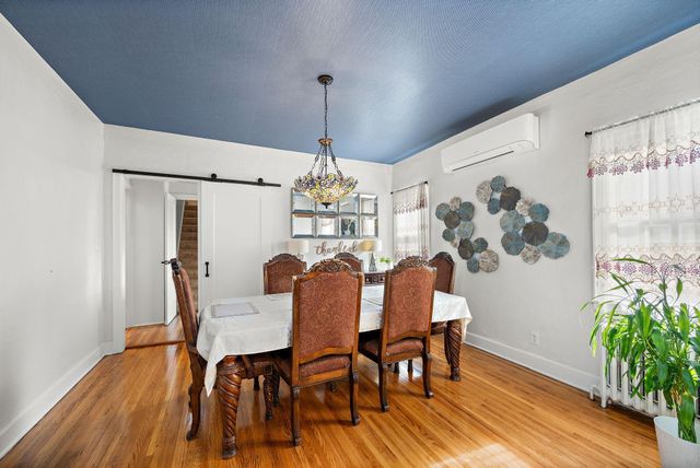 1110 Thomas Avenue N, Minneapolis, MN 55411