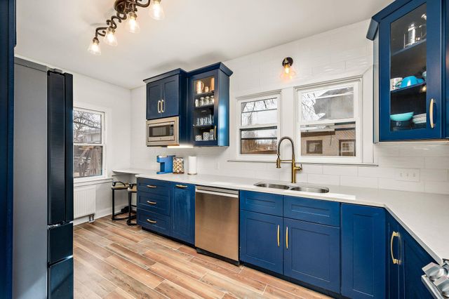 1110 Thomas Avenue N, Minneapolis, MN 55411