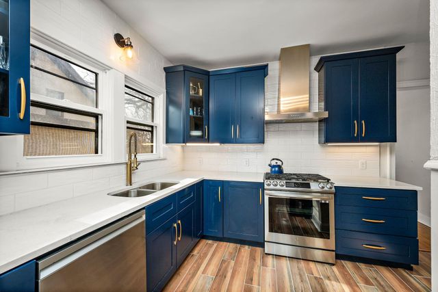 1110 Thomas Avenue N, Minneapolis, MN 55411