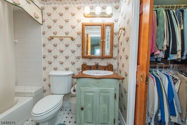 403 Stonetown Rd, Ringwood Boro, NJ 07456