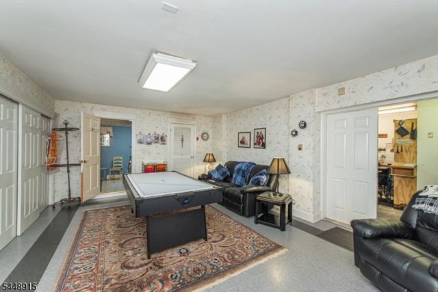 403 Stonetown Rd, Ringwood Boro, NJ 07456