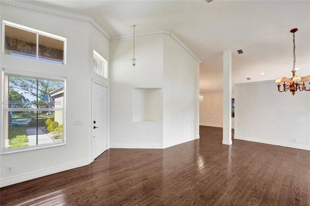 658 Stanton Dr, Weston, FL 33326