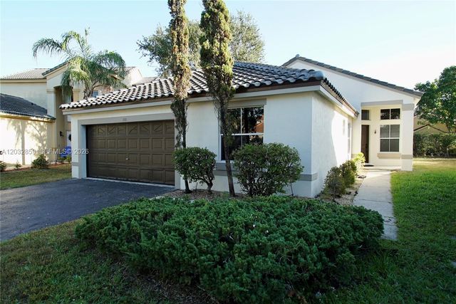 658 Stanton Dr, Weston, FL 33326