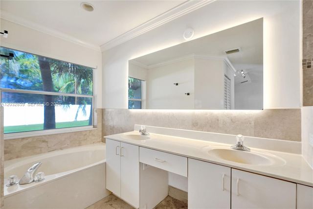 658 Stanton Dr, Weston, FL 33326