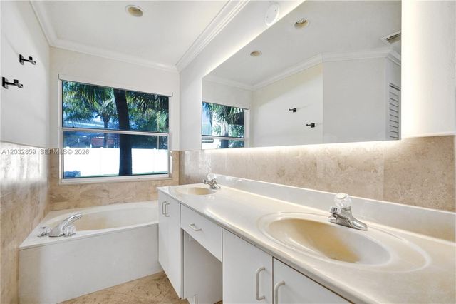658 Stanton Dr, Weston, FL 33326