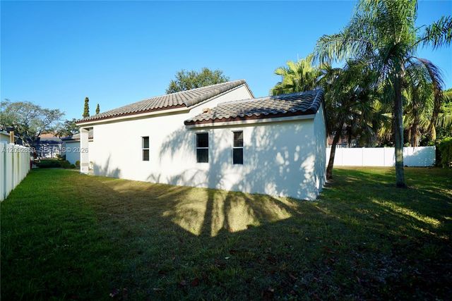 658 Stanton Dr, Weston, FL 33326