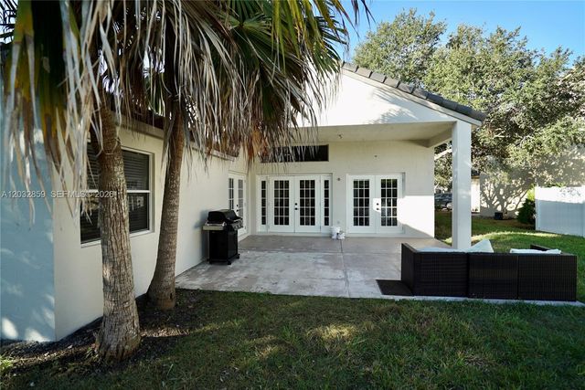 658 Stanton Dr, Weston, FL 33326