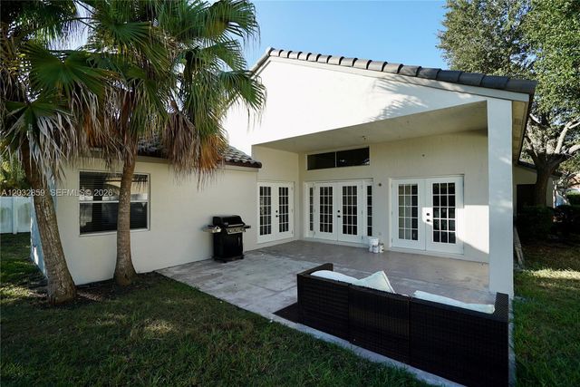 658 Stanton Dr, Weston, FL 33326