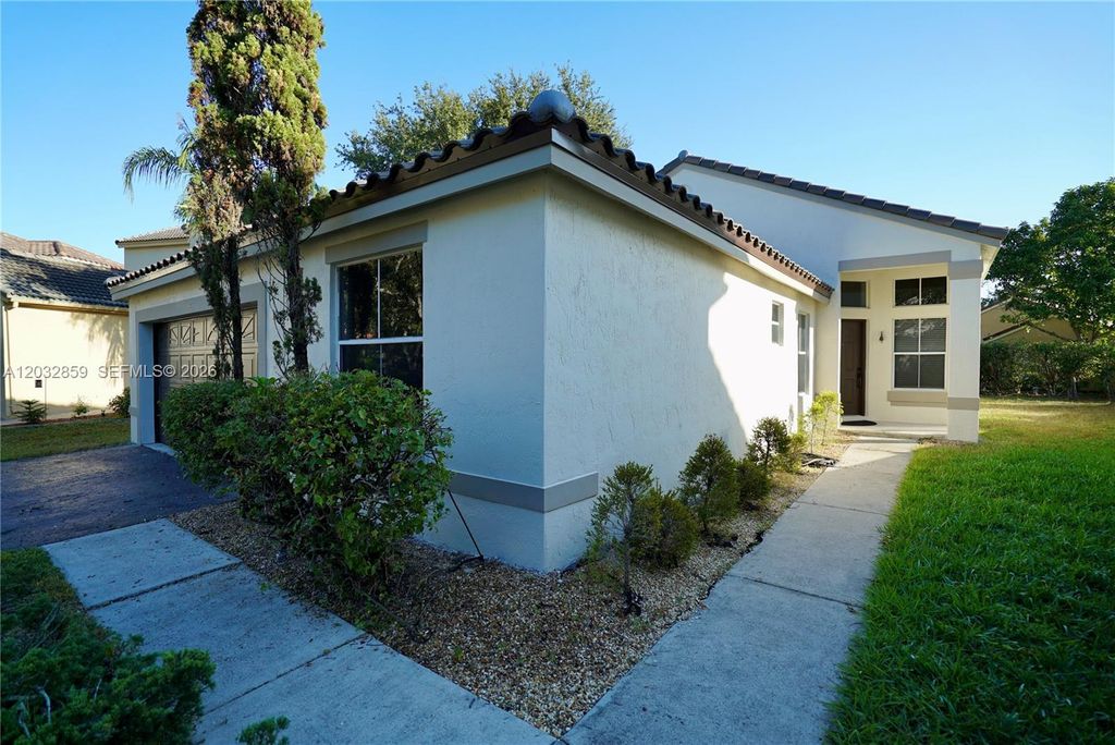 658 Stanton Dr, Weston, FL 33326