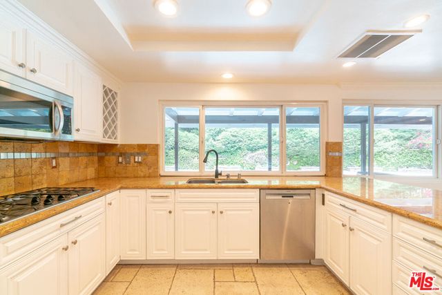 4220 Towhee Drive, Calabasas, CA 91302