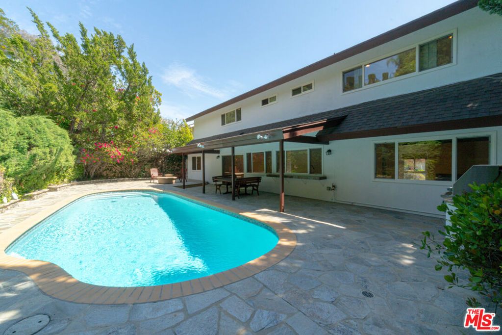 4220 Towhee Drive, Calabasas, CA 91302