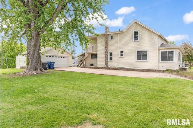 2823 N 3RD Street, Clinton, IA 52732