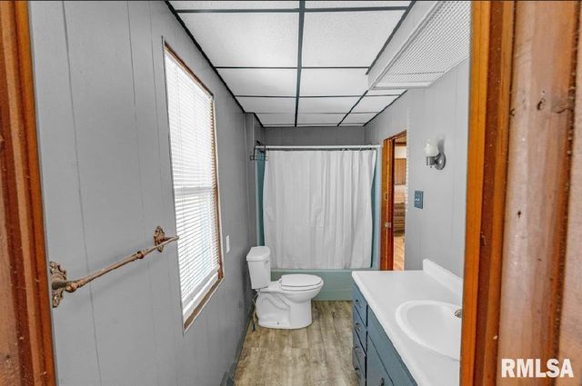 2823 N 3RD Street, Clinton, IA 52732