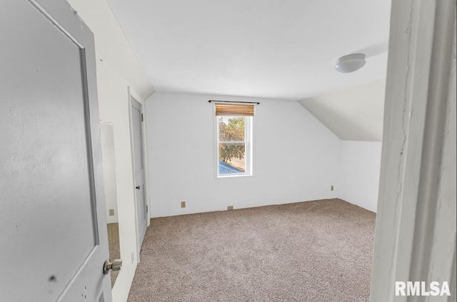 2823 N 3RD Street, Clinton, IA 52732