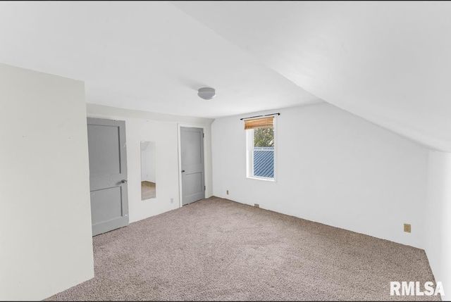 2823 N 3RD Street, Clinton, IA 52732