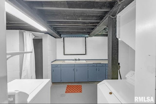 2823 N 3RD Street, Clinton, IA 52732