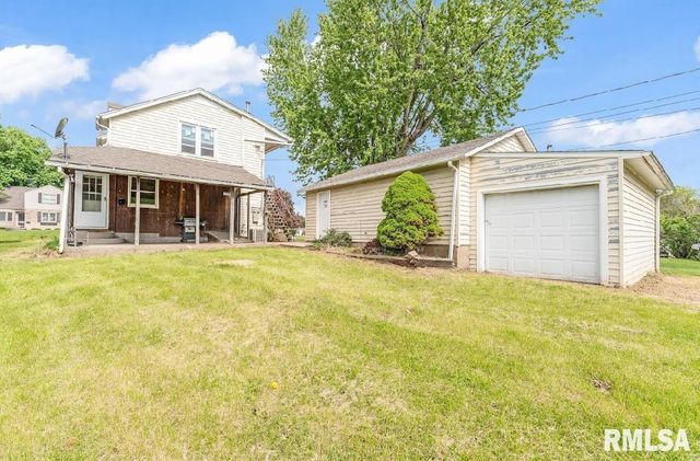 2823 N 3RD Street, Clinton, IA 52732