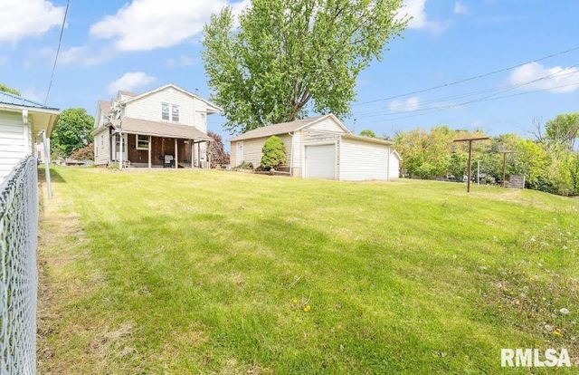 2823 N 3RD Street, Clinton, IA 52732