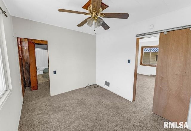 2823 N 3RD Street, Clinton, IA 52732