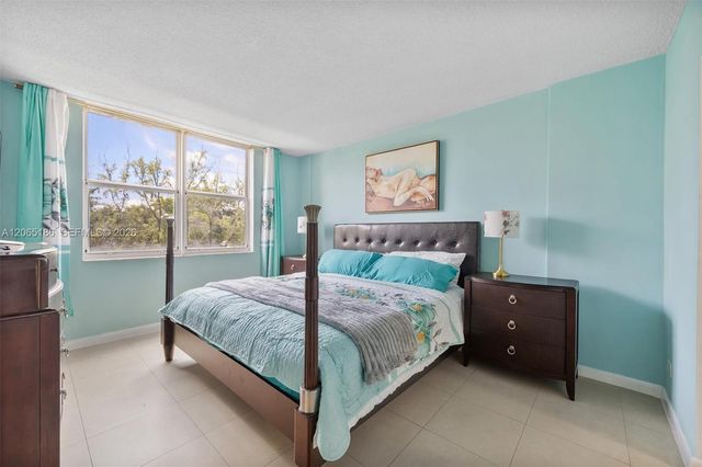 3660 NE 166th St 307, North Miami Beach, FL 33160
