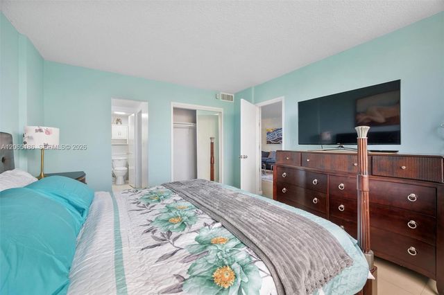 3660 NE 166th St 307, North Miami Beach, FL 33160