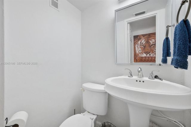 3660 NE 166th St 307, North Miami Beach, FL 33160